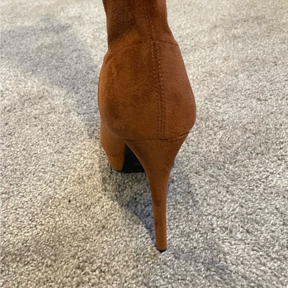 Over the knee boots - Picture 9 of 10